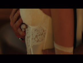 MELANIE DELL'OLMO NUDE/SEXY SCENE IN ESCUPIRE SOBRE SUS TUMBAS