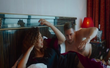 ALINA ALEKSEEVA NUDE/SEXY SCENE IN OSTATSYA DRUZYAMI