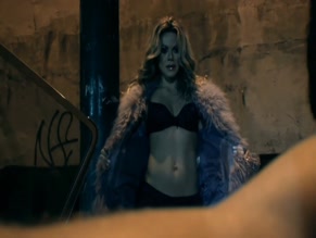 JENNICER PEREZ in O ULTIMO DIA: CURTA-METRAGEM (2010)