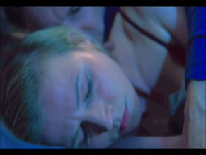 FRANZISKA WEISS in TODLICHE GEFUHLE (2015)