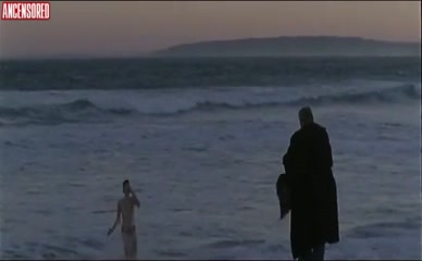 CATARINA WALLENSTEIN NUDE/SEXY SCENE IN LOBOS