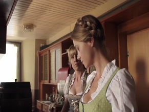 ANNA UNTERBERGER in DIE BUFFEL SIND LOS!