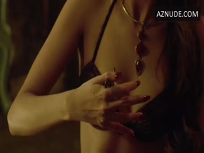 EIZA GONZALEZ NUDE/SEXY SCENE IN FROM DUSK TILL DAWN: THE SERIES