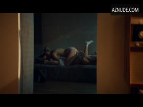 ELENA TRONINA NUDE/SEXY SCENE IN HAPPY END