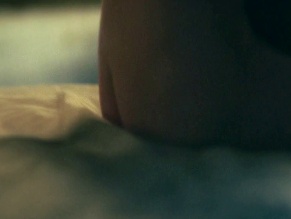 ELISABETH MOSS in THE HANDMAID'S TALE (2017-)