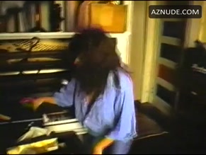 ELIZABETH DAILY in STREET MUSIC(1981)