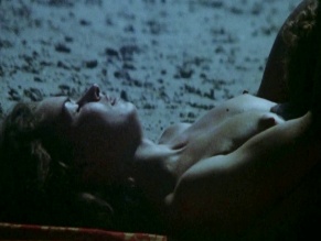 ELIZABETH LOREDAN in CHEERLEADERS BEACH PARTY (1978)