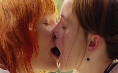 ELLA BEATTY,VICKY KRIEPS NUDE/SEXY SCENE IN MONSTERS