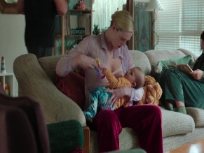 ELLE FANNING NUDE/SEXY SCENE IN MARGO'S GOT MONEY TROUBLES