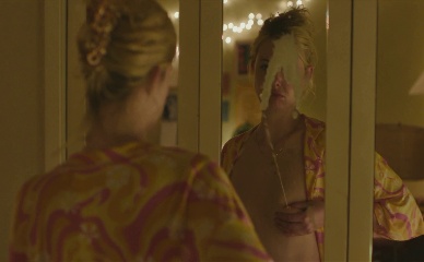 ELLE FANNING NUDE/SEXY SCENE IN MARGO'S GOT MONEY TROUBLES
