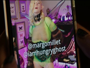 ELLE FANNING NUDE/SEXY SCENE IN MARGO'S GOT MONEY TROUBLES