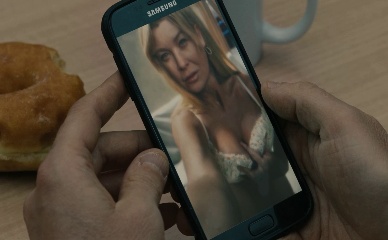 ELLEN POMPEO in GOOD AMERICAN FAMILY