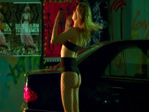 ELLIE BAMBER NUDE/SEXY SCENE IN MOSS & FREUD