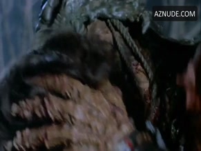 EMBETH DAVIDTZ NUDE/SEXY SCENE IN ARMY OF DARKNESS