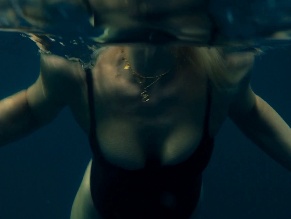EMILIE DEQUENNE,LISA DELAMAR NUDE/SEXY SCENE IN SURVIVE