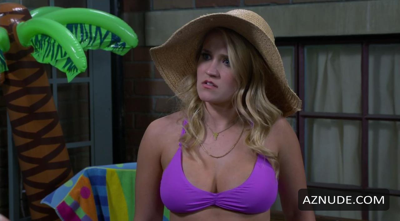 Emily osment sexy photos