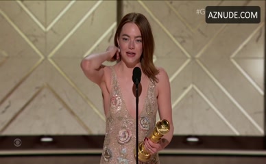 EMMA STONE in The Golden Globe Awards