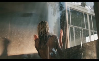 MILEY CYRUS in Miley Cyrus Sexy Singing In The Shower