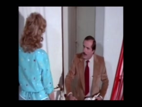 ANNA MARIA RIZZOLI in LA CAMERIERA SEDUCE I VILLEGGIANTI (1980)