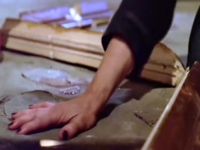 ELIZA DUSHKU,SARAH MICHELLE GELLAR NUDE/SEXY SCENE IN BUFFY THE VAMPIRE SLAYER