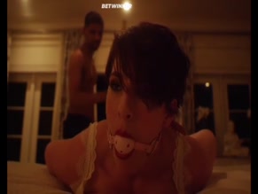 SARAH HITZEL NUDE/SEXY SCENE IN CONCRETE_SAVANNA