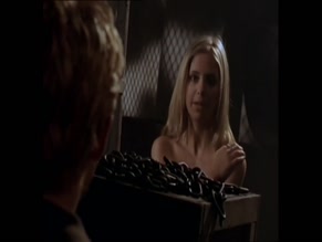 SARAH MICHELLE GELLAR NUDE/SEXY SCENE IN BUFFY THE VAMPIRE SLAYER