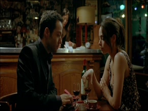 BERENICE BEJO in MODERN LOVE (2008)