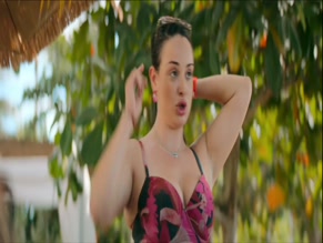 EVA HUAULT in COKA CHICAS