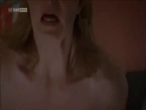 PETRA MORZE NUDE/SEXY SCENE IN POLLY ADLER - EINE FRAU SIEHT ROSA