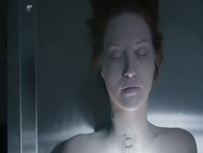 NOEMIE SCHMIDT in A L'INTERIEUR