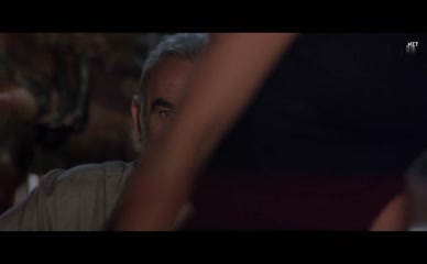 CATHERINE ZETA-JONES NUDE/SEXY SCENE IN ENTRAPMENT