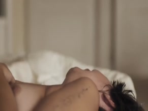NATASHA JASCALEVICH NUDE/SEXY SCENE IN TODAS AS MULHERES DO MUNDO