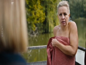 NINA PROLL in VORSTADTWEIBER