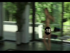 LAURENCE ARNE in MOI, MICHEL G., MILLIARDAIRE, MAITRE DU MONDE (2011)