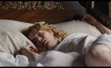 EMMA STONE NUDE/SEXY SCENE IN THE FAVOURITE