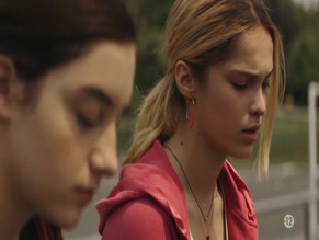 LOLA LE LANN in AUX ANIMAUX LA GUERRE (2023)