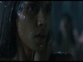 HALLE BERRY in GOTHIKA (2003)