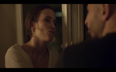 PERI BAUMEISTER NUDE/SEXY SCENE IN SKYLINES