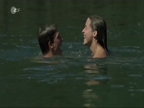 BERNADETTE HEERWAGEN in AN DIE GRENZE (2007)