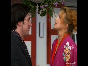 PETRA MORZE NUDE/SEXY SCENE IN MEIN OPA UND DIE 13 STUHLE