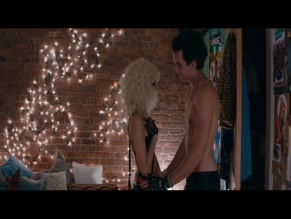 VICTORIA JUSTICE in NAOMI AND ELY'S NO KISS LIST (2015)