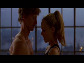 AMANDA SCHULL in CENTER STAGE (2000)