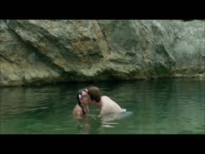 ALIX BENEZECH in LE QUEPA SUR LA VILNI!