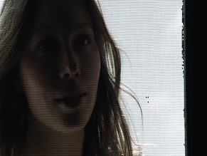 JESSICA BIEL NUDE/SEXY SCENE IN THE TEXAS CHAINSAW MASSACRE