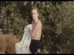 CHRISTA THERET in LE BRUIT DES GLACONS(2010)
