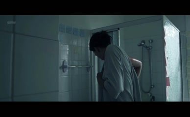 LIBBY MUNRO NUDE/SEXY SCENE IN EIGHT