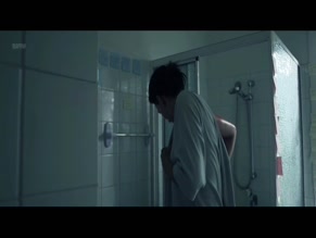 LIBBY MUNRO in EIGHT (2016)