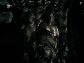 PETRA MORZE NUDE/SEXY SCENE IN ALLES FLEISCH IST GRAS