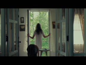 ANNETTE BENING NUDE/SEXY SCENE IN THE SEAGULL