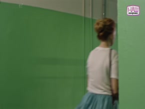 MARINA VOLKOVA NUDE/SEXY SCENE IN NYRYALSHCHITSA ZA ZHEMCHUGOM